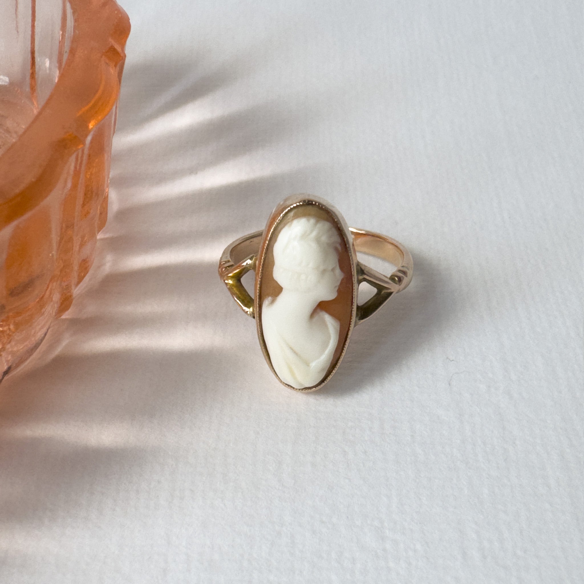 9ct gold cameo fashion ring