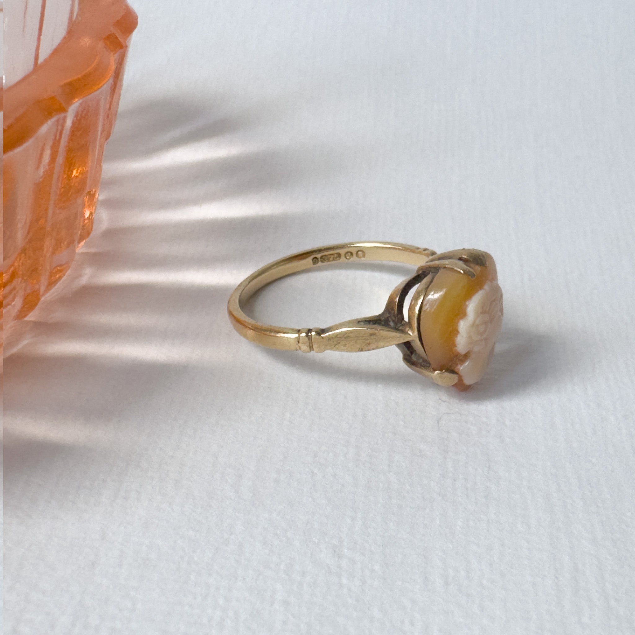 9ct yellow gold pretty cameo ring 