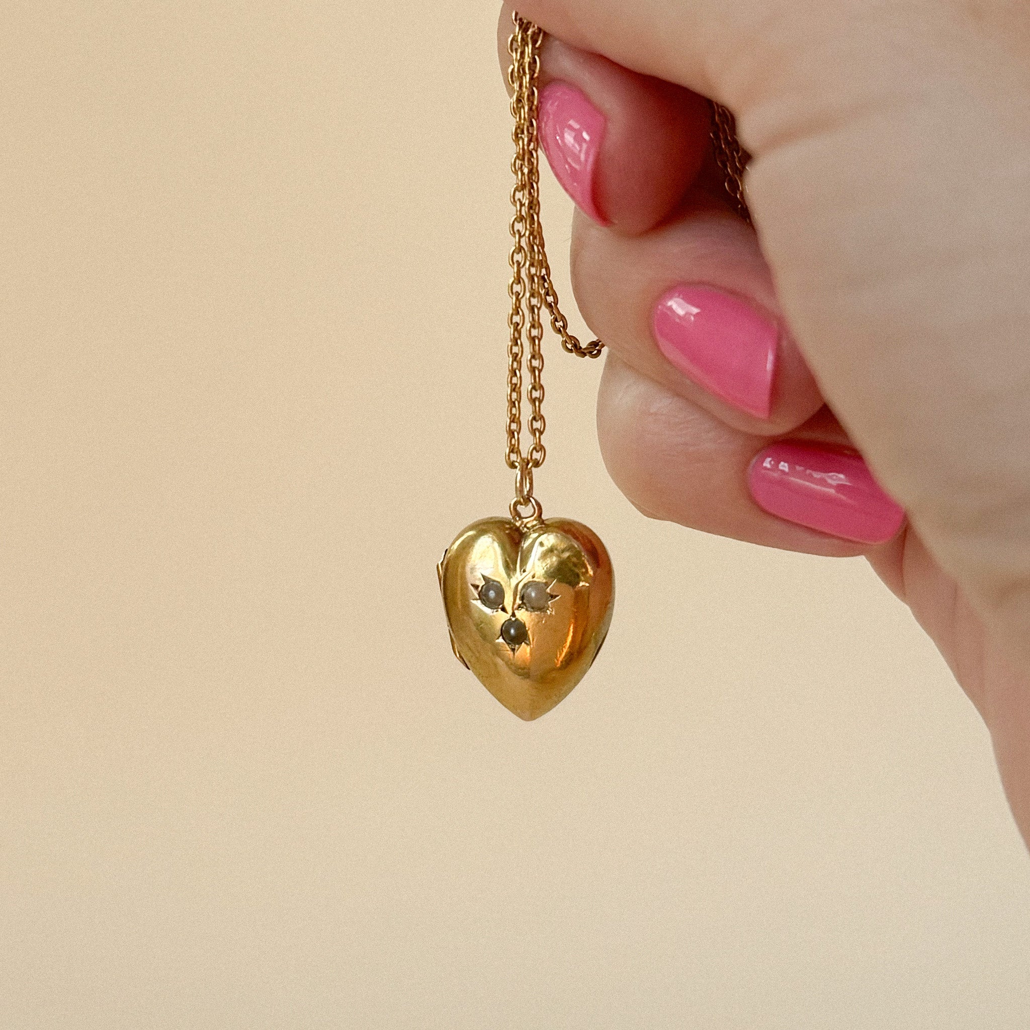 Victorian 15ct gold heart locket 