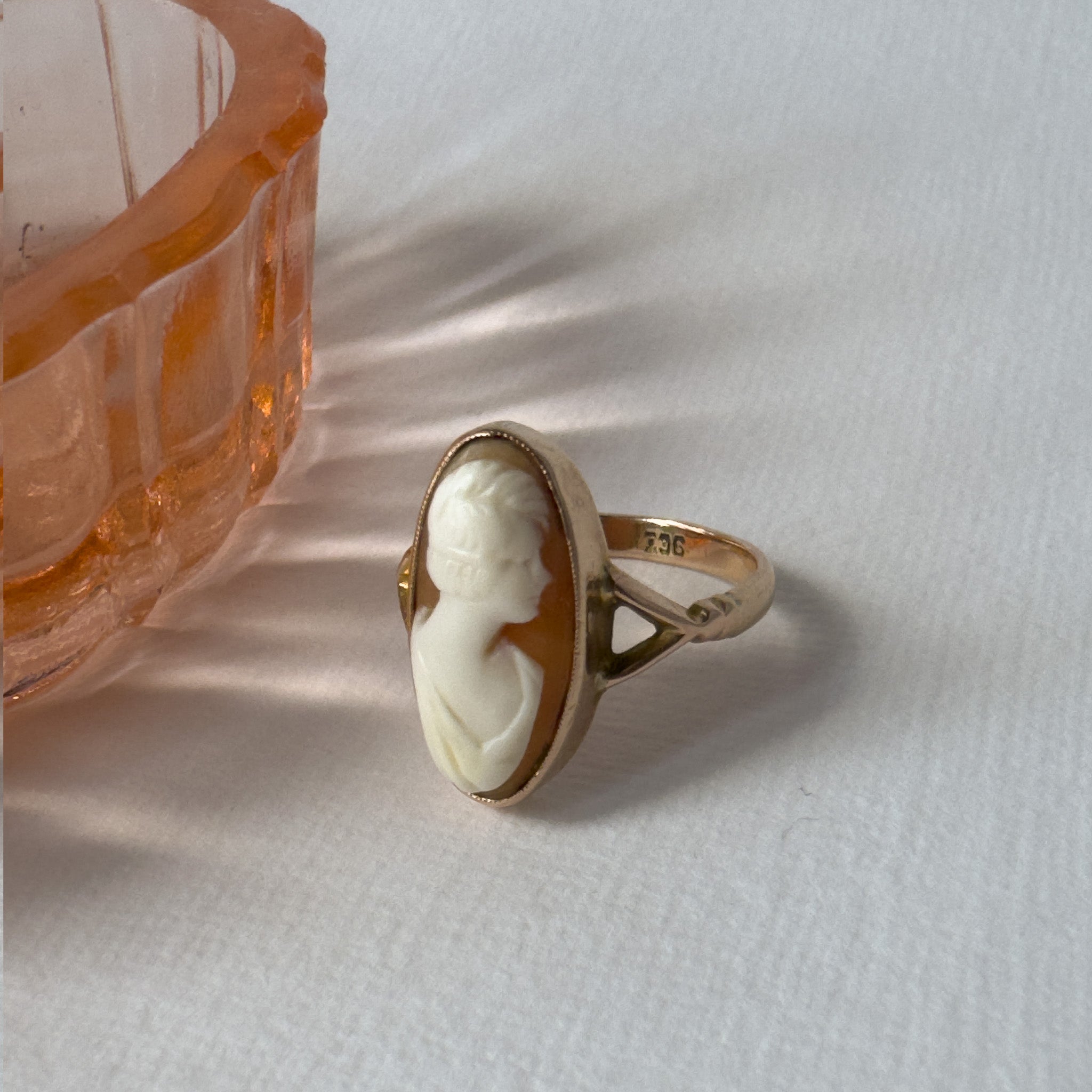 Beautiful oval carved cameo ring 