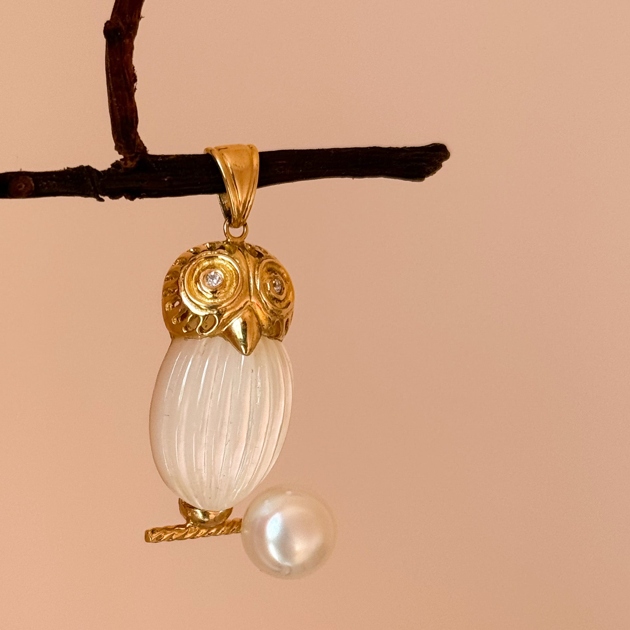 Mother of Pearl own pendant with diamonds and pearl 