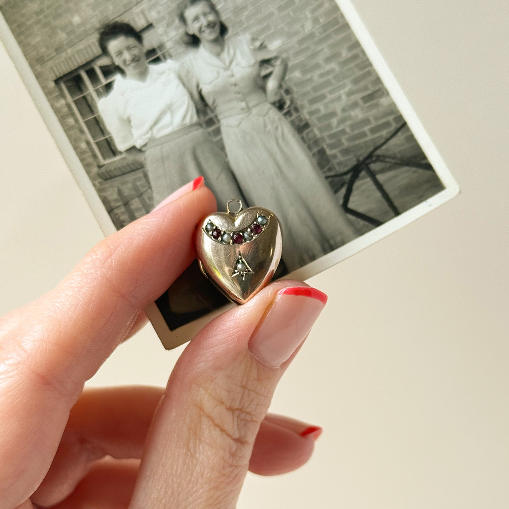 9ct gold antique Victorian heart locket 